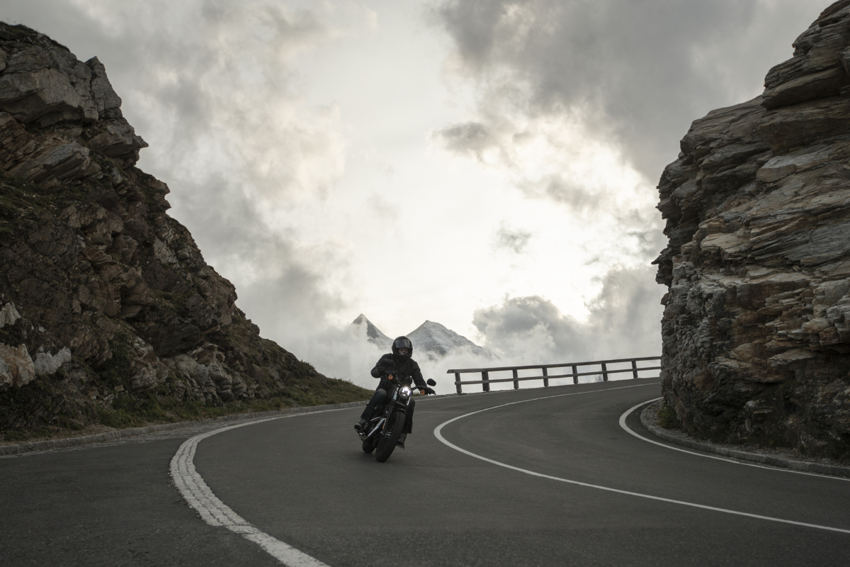 Exploring the UAE’s Top Motorcycle Routes: From Desert Trails to Coastal Highways
