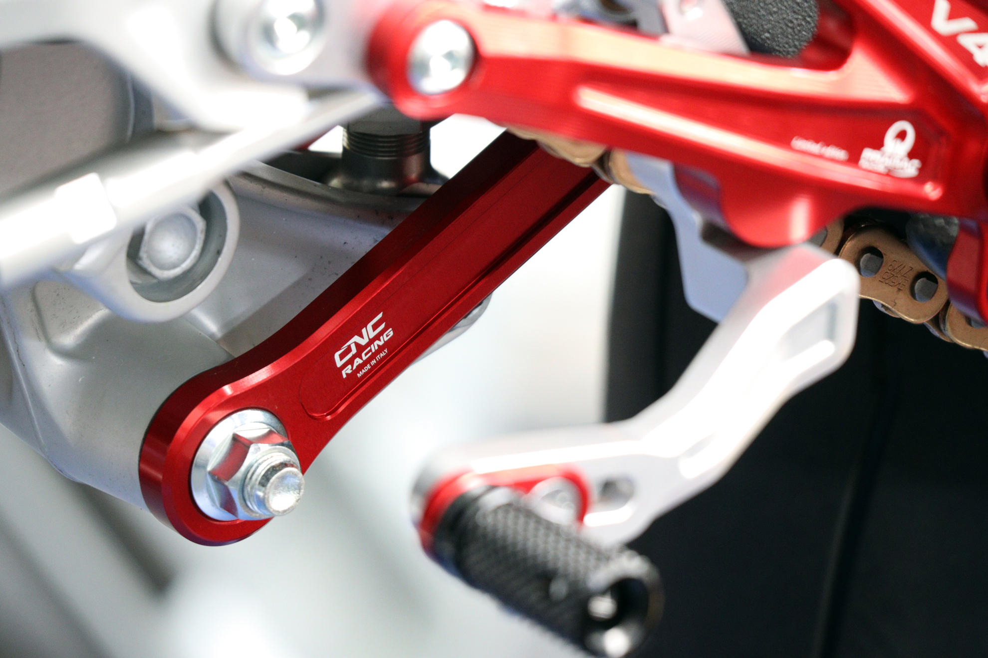 CNC Racing - Tie Rod Rear shock Absorber Lower seat position Ducati Panigale / Streetfighter V4 - Red