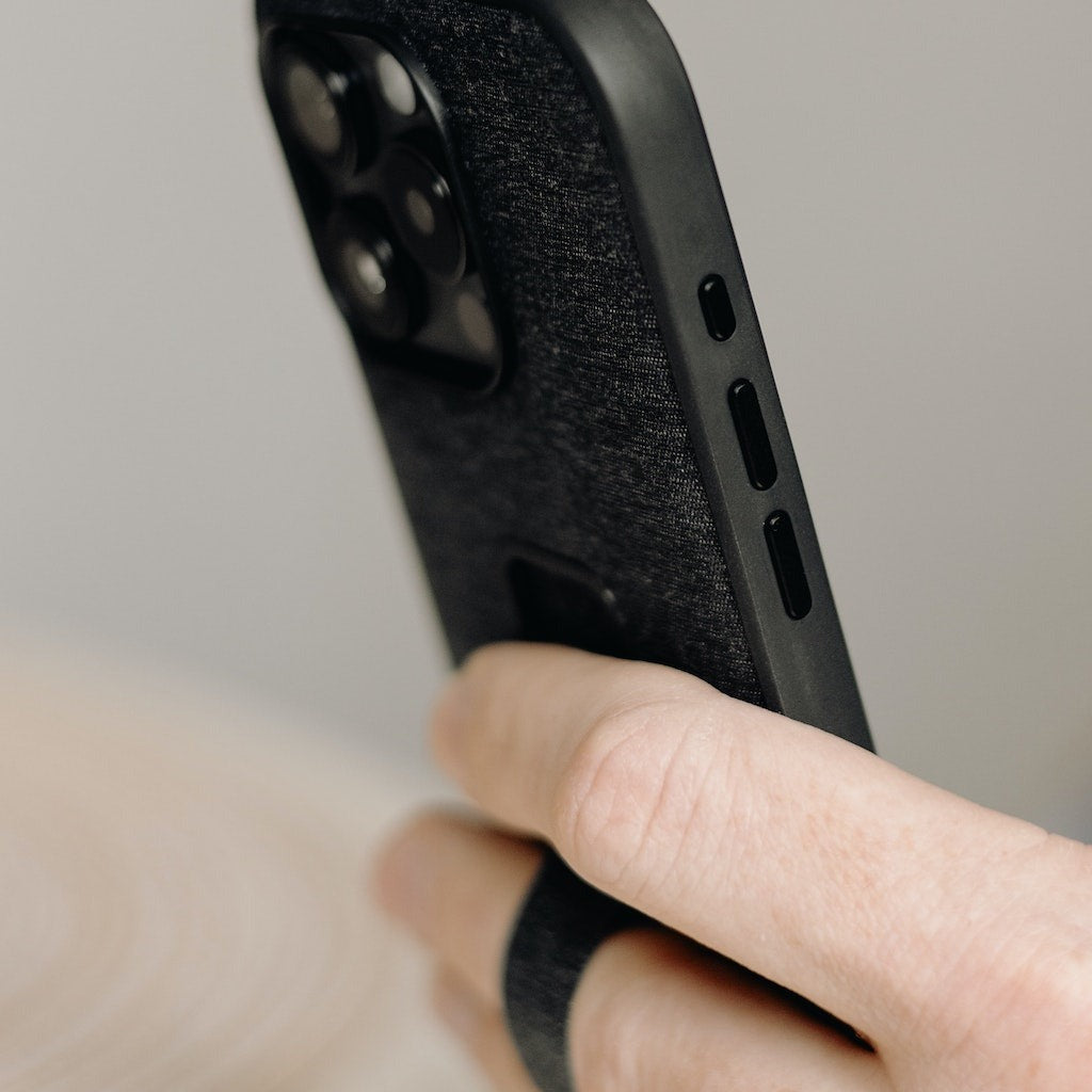 Peak Design Mobile Everyday Loop Case iPhone 15 Pro v2 Charcoal